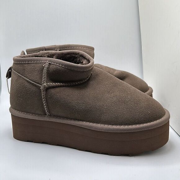 CUSHIONAIRE Women's Genuine Suede pull on platform boot +Memory Foam 8 TAUPE - Picture 1 of 7